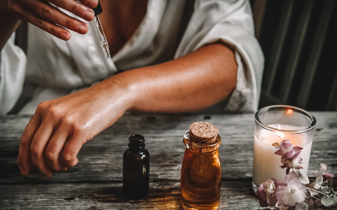 how_to_make_essential_oils_anchored_outdoors